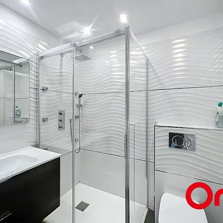 Superbe 2 Pieces Avec Clim, Parking Et Wifi - Fr-1-647-22 *